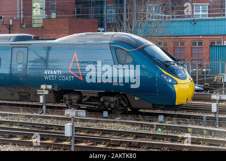 Avanti pendolino Klasse 390 Express Passagier Neigezug. Neue Avanti livery. Stockfoto