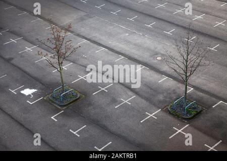 Leeren Parkplatz auf der Messe Köln im Stadtteil Deutz, Köln, Deutschland leerer Parkplatz an der Koelnmesse im Stadtteil Deutz, Köln, D Stockfoto