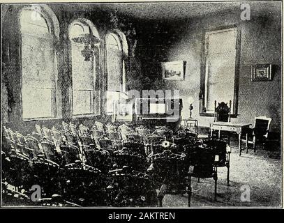 Die jährlichen Katalog der Offiziere und Studenten von Cooper Memorial College, Sterling, Kansas. Theomoron literarische Halle.. Chrestornatheon literarische Halle. COOPER MEMORIAL COLLEGE 17 Synopse der klassischen Kurs. Neulingjahr. Erste Amtszeit. Mathematik - Höhere Algebra. Wentworth. Griechisch-Anabasis, Goodwin. Latin - Horaz, Lincoln. Biologie. Zweite Amtszeit. Mathematik - Trigonometrie, Wentworth. Griechisch - Ilias, Seymour. Latein - Horace, Lincoln, 4 Wochen. Botanik, - Grays Schule und Feld Buch, ich Wochen. Biologie, 4 Wochen. Dritte Amtszeit. Mathematik - Sphärische Trigonometrie. griechischen Ilias, Seymour. Botanik - Grays Schule und Feld Buch. La Stockfoto