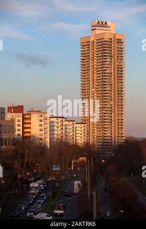 Der Wolkenkratzer Colonia-House im Stadtteil Riehl, Rhein, Köln, Deutschland, das colonia-haus im Stadtteil Riehl, Rhein, Kolen, Deutschland. Stockfoto