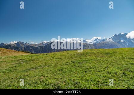 Blick auf Alps-Panaorama am Wanderpfad vom Schlappold-See nach Soellereck bei Bayern/Deutschland Stockfoto