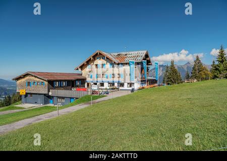 Oberstdorf - Blick auf die Berghütte Schönblick, wo sich die Seilbahn nach Soellereck befindet, Bayern, Deutschland, Oberstdorf 25.09.2018 Stockfoto