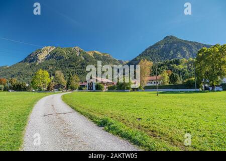 Oberstdorf - Blick von der Weide auf die Schanze und den Nebelhorn Berg, Bayern, Deutschland, Oberstdorf, 27.09.2018 Stockfoto