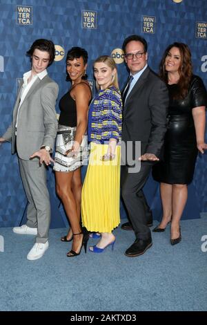 In Pasadena, Kalifornien. 8 Jan, 2020. Daniel DiMaggio, Carly Hughes, Meg Donnelly, Diedrich Bader, und Katy Mixon bei der Ankunft für ABC-Hosts der TCA Winter Press Tour 2020 - Teil 3 The Langham, Huntington Hotel, Pasadena, CA 8. Januar 2020. Credit: Priscilla Grant/Everett Collection/Alamy leben Nachrichten Stockfoto