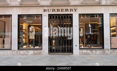 Venedig Italien 08 14 2019 ein Burberry Schaufenster, die vor kurzem in Venedig ist eroeffnet Stockfoto