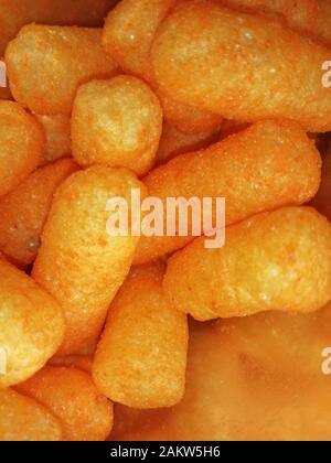 Peanut mais Windbeutel mit weißem Hintergrund Stockfoto