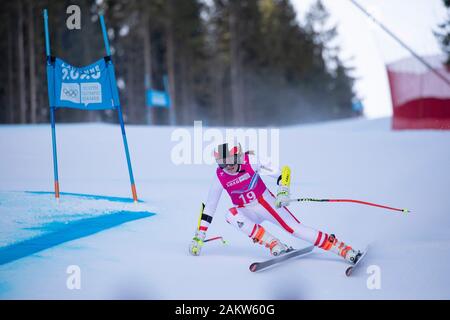 Alpine Skifahrer, Teresa Fritzenwallner, AUT, konkurriert in der Lausanne Frauen 2020 Super G Skifahren in Les Diablerets Alpine Center in der Schweiz Stockfoto