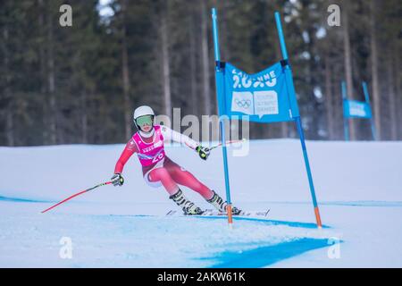 Alpine Skifahrer, Amelie Klopfenstein, SUI, konkurriert der Lausanner Frauen 2020 Super G Skifahren in Les Diablerets Alpine Center in der Schweiz Stockfoto