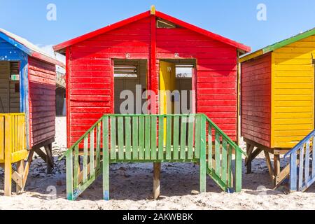 Strandhütten in Muizenberg schließen sich an Stockfoto