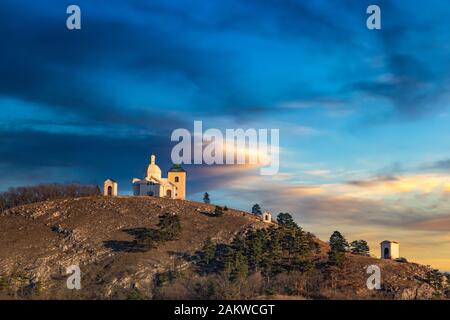 Schöne und berühmte St.-Sebastianskapelle (svaty kopecek), Mikulov-Stadt, Südmährische Region. Tschechische Republik. Stockfoto