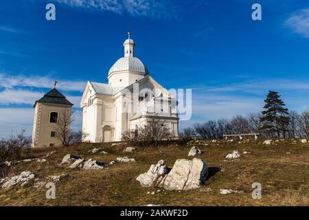 Heiliger Hügel (Svaty Kopecek) mit Kapelle Sankt Sebastian. Mikulov, Südmährische Region. Tschechische Republik. Stockfoto