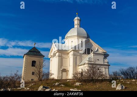 Heiliger Hügel (Svaty Kopecek) mit Kapelle Sankt Sebastian. Mikulov, Südmährische Region. Tschechische Republik. Stockfoto