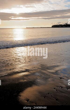 Weymouth. 10. Januar 2020. UK Wetter. Menschen werden immer früh auf, die die meisten von einem trockenen Tag in Weymouth. Kredite in Anspruch zu nehmen: stuart Hartmut Ost/Alamy leben Nachrichten Stockfoto