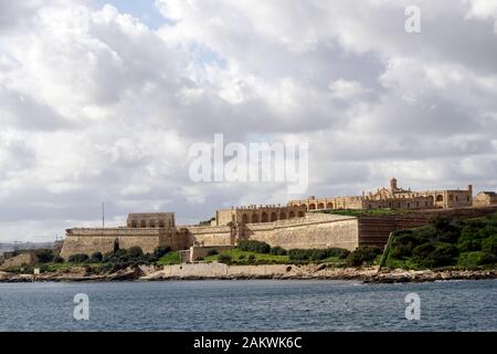 Hafenrundfahrt durch den Grand Harbour - Fort Manoel auf Manoel Island Stockfoto
