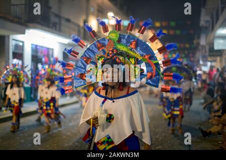 Mexiko, Puerto Vallarta, Jalisco, indigenen Teilnehmer, die an das Festival "Unserer Lieben Frau von Guadalupe' Stockfoto