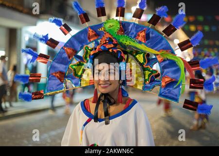 Mexiko, Puerto Vallarta, Jalisco, indigenen Teilnehmer, die an das Festival "Unserer Lieben Frau von Guadalupe' Stockfoto