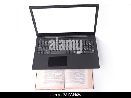 Modernes, schlankes, leichtes Notebook in einem Buch Stockfoto