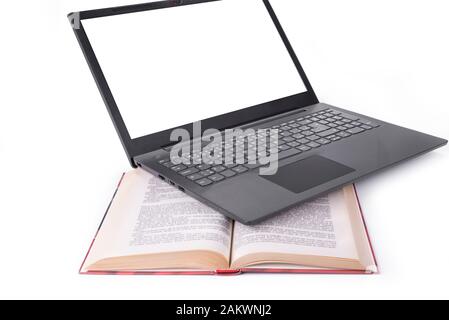 Modernes, schlankes, leichtes Notebook in einem Buch Stockfoto