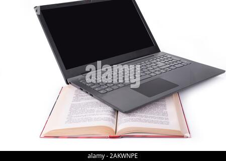 Modernes, schlankes, leichtes Notebook in einem Buch Stockfoto