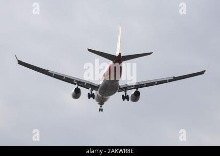 ISTANBUL, Türkei - 21 Dezember, 2019: Hong Kong Airlines Cargo Airbus A 330-243 F (CN 1175) Landung Flughafen Istanbul Atatürk. Stockfoto