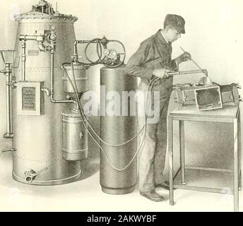 Eisenbahn- und Lok Engineering. f Luft und Gas Compfessore Für alle PurpoasaSmnd für von Cataloi Rl, l% SLeEn) ineeriii | Eine praktische Zeitschrift für Motive Power, Fahrzeuge und Geräte, ich Vol. XXIX. 114 Liberty Street, New York, August, 1916. Nr. 8 Herkunft und Herstellung von Oxy-Acetylene Details der Mittel und Methoden für den Einsatz so früh wie 1862 Experimente hatten in Wasser erzeugt wurde ein Gas, wiien ig-carhide wird über fünf und aus einer Mischung von Holzkohle, Zink und Nited, brennt mit einer hellen Flamme ein halber Kubikmeter Acetylen produzieren. Die Sub-Calcium, whicli bei einer Erhitzung auf eine h Stockfoto