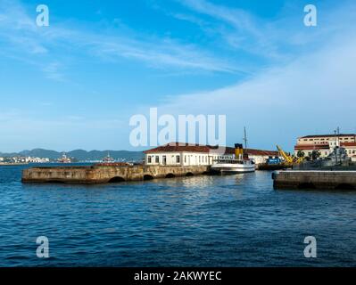 Der Hafen mit Blick auf die Guanabara-Bucht, Rio de Janeiro, Brasilien. Stockfoto