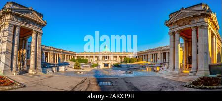 Bologna lokales Wahrzeichen der Region Emilia Romagna in Italien - Cimitero La Certosa Friedhofsplatz Panoramaaussicht Stockfoto