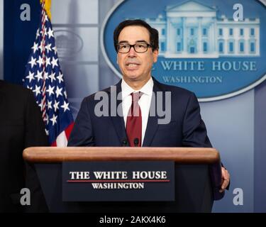 Januar 10, 2020 - Washington, DC, USA: US-Finanzminister Steven Mnuchin vor der Presse in das Weiße Haus Presse. (Foto von Michael Brochstein/Sipa USA) Stockfoto