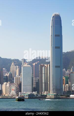 Skyline von Hongkong - Hong Kong Island einschließlich des Wolkenkratzers International Finance Center Two (2 IFC), Hong Kong Harbour, Hong Kong Asia Stockfoto