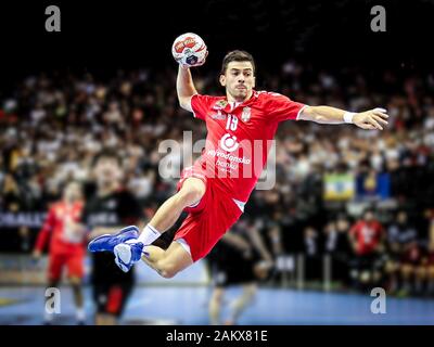 Berlin, 15. Januar 2019: Handballspieler Nemanja Ilic aus Serbien in einer spektakulären Aktion während der Handball-Weltmeisterschaft Der Männer Stockfoto