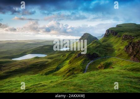 Malerischer Blick auf der Trotternish Ridge in der Nähe des Quiraing auf der Insel Skye, Schottland, Großbritannien Stockfoto