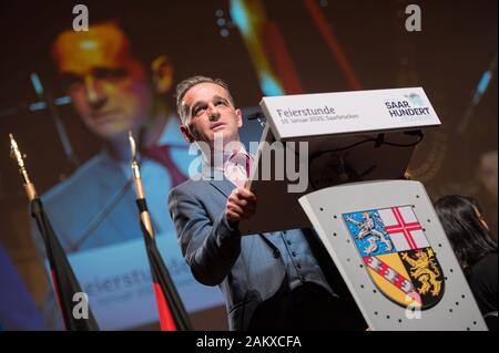 10. Januar 2020, Saarland, Saarbrücken: Heiko Maas (SPD), Außenminister der Bundesrepublik Deutschland, spricht zu den Gästen in der aarhundert" Zeremonie. Das Saarland wird 100 Jahre alt an diesem Tag werden - der Ausgangspunkt ist das Inkrafttreten des Vertrags von Versailles am 10.01.1920. Foto: Oliver Dietze/dpa Stockfoto