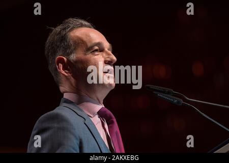 10. Januar 2020, Saarland, Saarbrücken: Heiko Maas (SPD), Außenminister der Bundesrepublik Deutschland, spricht zu den Gästen in der aarhundert" Zeremonie. Das Saarland wird 100 Jahre alt an diesem Tag werden - der Ausgangspunkt ist das Inkrafttreten des Vertrags von Versailles am 10.01.1920. Foto: Oliver Dietze/dpa Stockfoto