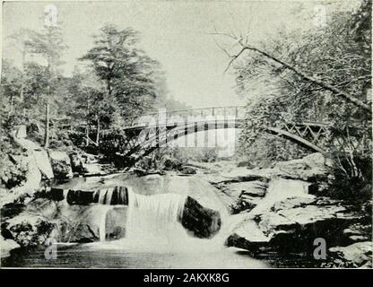 Eine bildhafte und anschauliche Handbuch nach Aberdeen, Deeside, Donside, Strathspey, Cruden Bay, Huntly, Banff, Elgin, etc. Valentine & Sous, Ltd.,] [Dundee. UPPER FALLS DER GARAWALT, BRAEMAR. Stockfoto