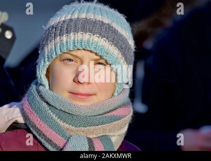 Stockholm, SCHWEDEN - 10. JANUAR 2020: Greta Thunberg Klimaaktivistenschule streikt jeden Freitag außerhalb des schwedischen Parlaments. Stockfoto