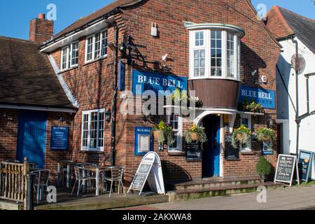 Emsworth, Hampshire, Großbritannien, 10. Januar 2020. Blue Bell Pub ein bezaubernder alter Pub in der Nähe der Küste von Emsworth. Stockfoto