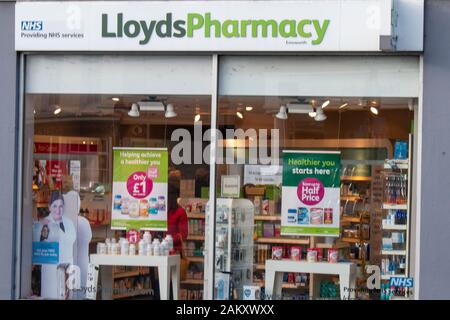 Emsworth, Hampshire, Großbritannien, 10. Januar 2020. Lloyds Apotheke im Zentrum von Emsworth. Stockfoto