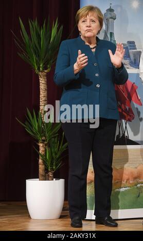 Grimmen, Deutschland. 10 Jan, 2020. Bundeskanzlerin Angela Merkel (CDU), nimmt an dem Neujahrsempfang der Landrat des Vorpommern-Rügen Bezirk. Merkel hat den Wahlkreis Stralsund-Greifswald - Rügen-Vorpommern seit 1990 mit einem Direktmandat im Bundestag vertreten. Quelle: Stefan Sauer/dpa/Alamy leben Nachrichten Stockfoto