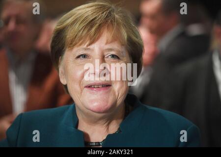 Grimmen, Deutschland. 10 Jan, 2020. Bundeskanzlerin Angela Merkel (CDU), nimmt an dem Neujahrsempfang der Landrat des Vorpommern-Rügen Bezirk. Merkel hat den Wahlkreis Stralsund-Greifswald - Rügen-Vorpommern seit 1990 mit einem Direktmandat im Bundestag vertreten. Quelle: Stefan Sauer/dpa/Alamy leben Nachrichten Stockfoto