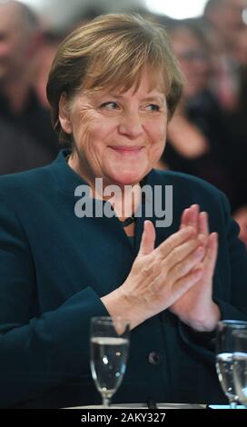 Grimmen, Deutschland. 10 Jan, 2020. Bundeskanzlerin Angela Merkel (CDU), nimmt an dem Neujahrsempfang der Landrat des Vorpommern-Rügen Bezirk. Merkel hat den Wahlkreis Stralsund-Greifswald - Rügen-Vorpommern seit 1990 mit einem Direktmandat im Bundestag vertreten. Quelle: Stefan Sauer/dpa/Alamy leben Nachrichten Stockfoto