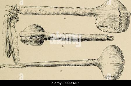 Nordamerikanischen Indianer der Plains. Abb. 3. Fleisch Trockenständer. Blackfoot. Getrocknetes Fleisch von der Büffel und manchmal Der elkwas oft fein zerstieß, was bekannt war aspemmican. Während einige Form von pemmikan wurde verwendet viele Eimer von Nordamerika, die meisten characteristickind unter den Plains Indianer war der Berry pemmikan. Um dies zu machen, das Beste (aits der Büffel wie gewohnt waren driedin. Während die Beere Saison demissa wildcherries (Prunus) wurden gesammelt und zerquetscht MATER] 1-CI III RE 29 mit Steinen, pulverisieren die Gruben, und das Ganze zu einer dicken Paste die partiall Stockfoto