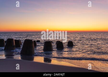 Tetrapods am Strand von Sylt Island bei Sonnenuntergang Stockfoto