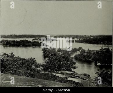 Souvenir auf die Stadt Kingston Ontario, Kanada, und der Tausend Inseln, Fluss StLawrence. HOEEWEL HALLE. W. C. BROWNING. MEW YORK. Ein Blick FR2M RAUCH ISLAND IN DER KANADISCHEN KANAL. Auf dem 50-Meile Reise°F NEUE. INSEL WANDERERBy Suchen in verschiedene Richtungen 41 Inseln können von diesem Punkt gezählt werden. Stockfoto