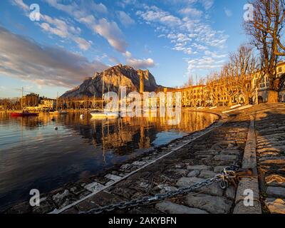 Sonnenuntergang am See von Lecco Stockfoto