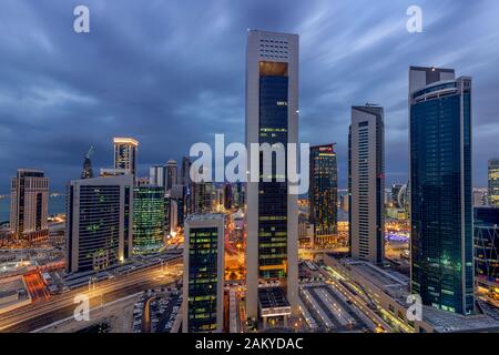 Wunderschöner Blick Auf Die Westbucht. Luftansicht Der Gebäude Von Doha Stockfoto