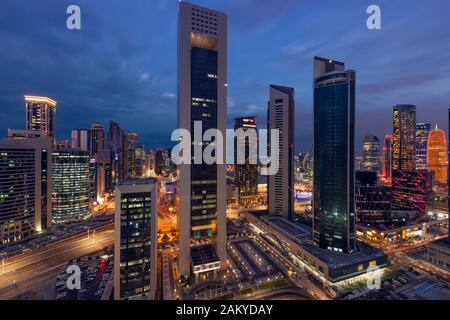 Wunderschöner Blick Auf Die Westbucht. Luftansicht Der Gebäude Von Doha Stockfoto