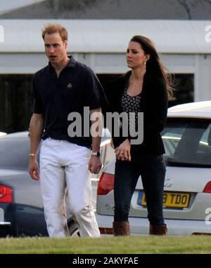 Prinz William und Kate Middleton an der Cowarth park Polo Turnier in 2009. Stockfoto