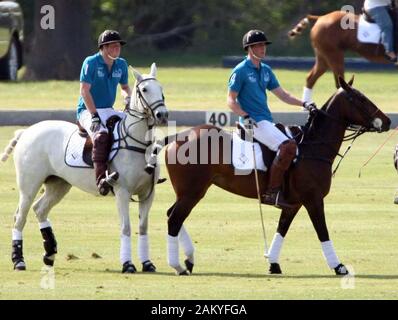 Prinz William und Kate Middleton an der Cowarth park Polo Turnier in 2009. Stockfoto