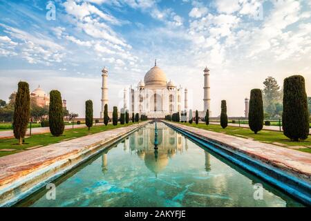 Taj Majal bei Sonnenaufgang in Agra, Indien. Stockfoto