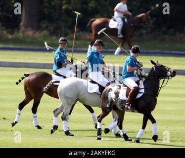 Prinz William und Kate Middleton an der Cowarth park Polo Turnier in 2009. Stockfoto